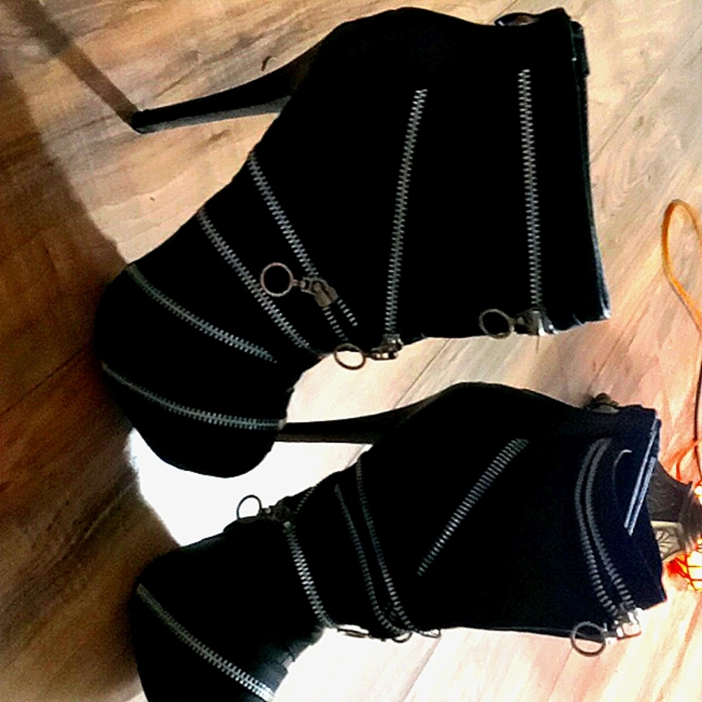 Black boot heels